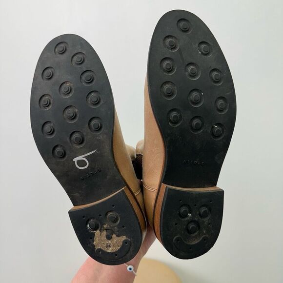 Nisolo Women’s Leather Carmen Chelsea Boot in Light Tan Brown - Picture 9 of 10